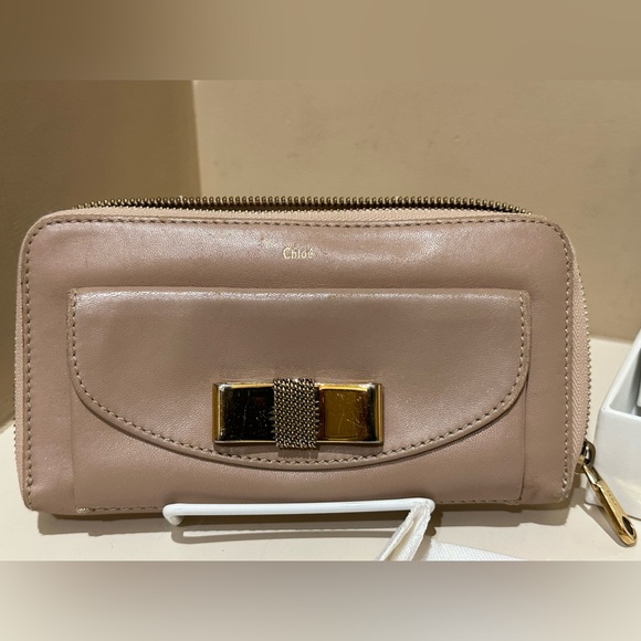 Chloe Bow Vanilla Long Leather Zip Wallet - Picture 2 of 10